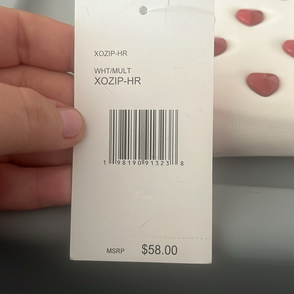 Betsey Johnson White Wallet with Red Heart Accents - NWT - Picture 2 of 5